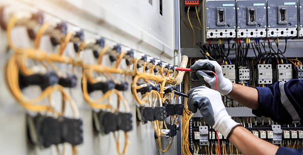 Professional Electrician technician working in Perry, MI